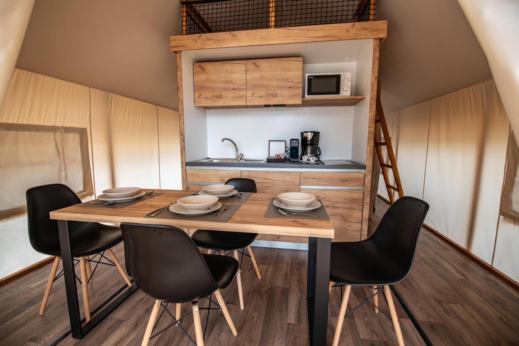 מלון פומר Arena One 99 Glamping מראה חיצוני תמונה