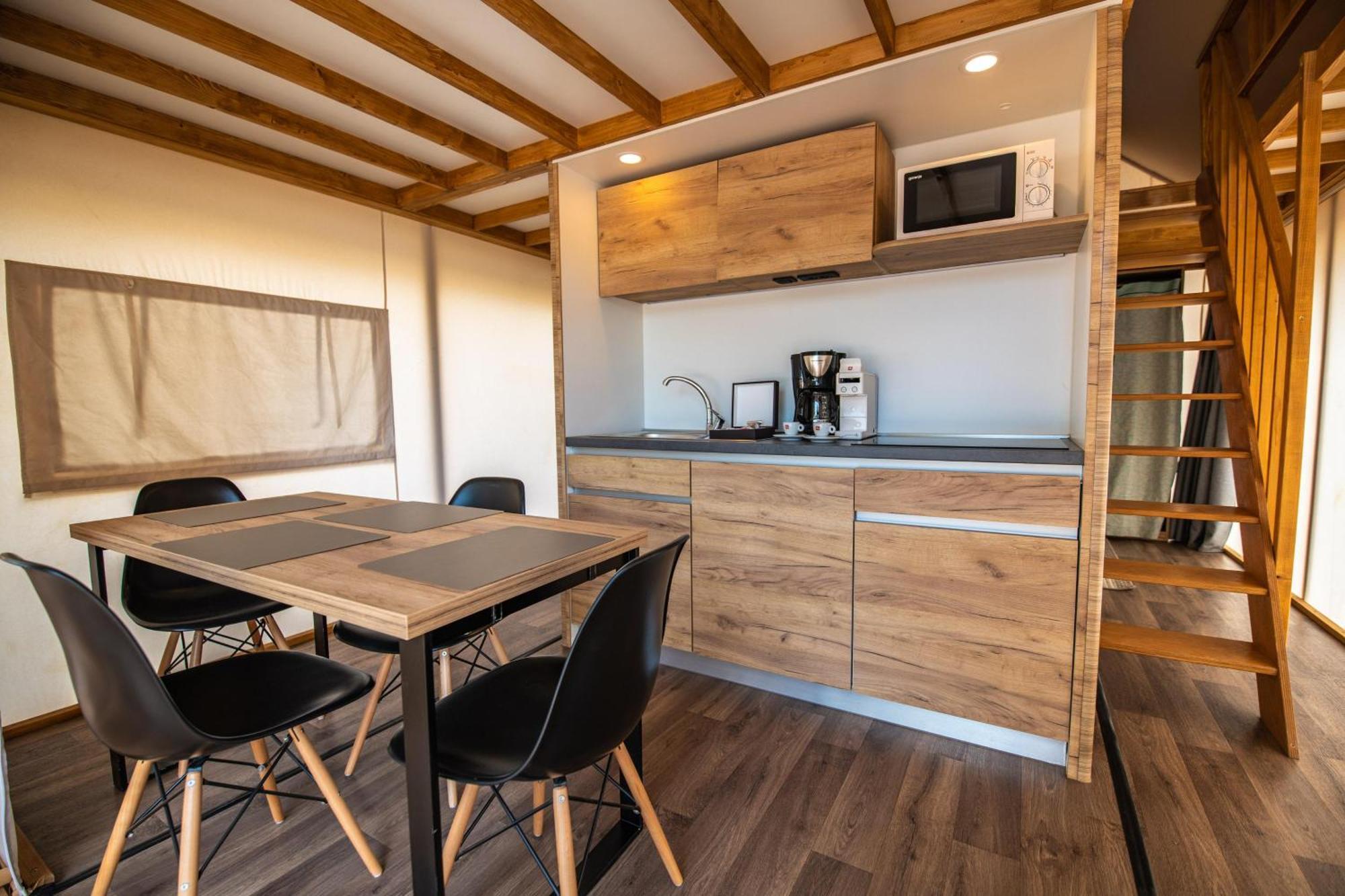מלון פומר Arena One 99 Glamping מראה חיצוני תמונה